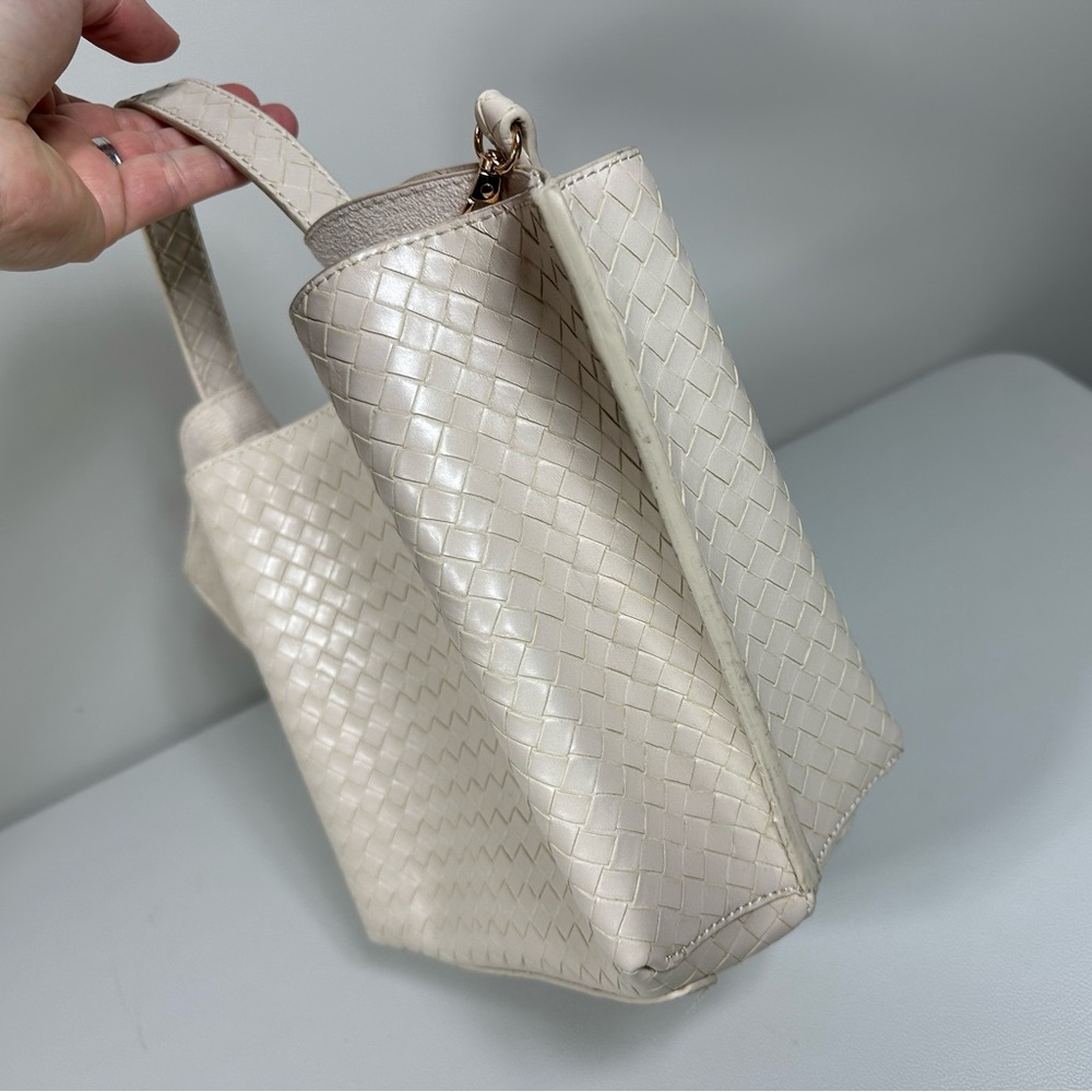 House of Harlow 1960 Terri Woven Vegan Leather Tote Bag - Picture 4 of 11